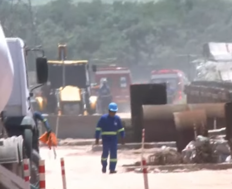 Estrutura metálica desaba em obra da Ponte do Futuro em Cabedelo e deixa trabalhador desaparecido