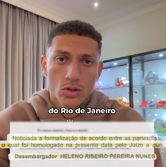 Richarlison apresenta documentos de compra de ilha em Angra dos Reis